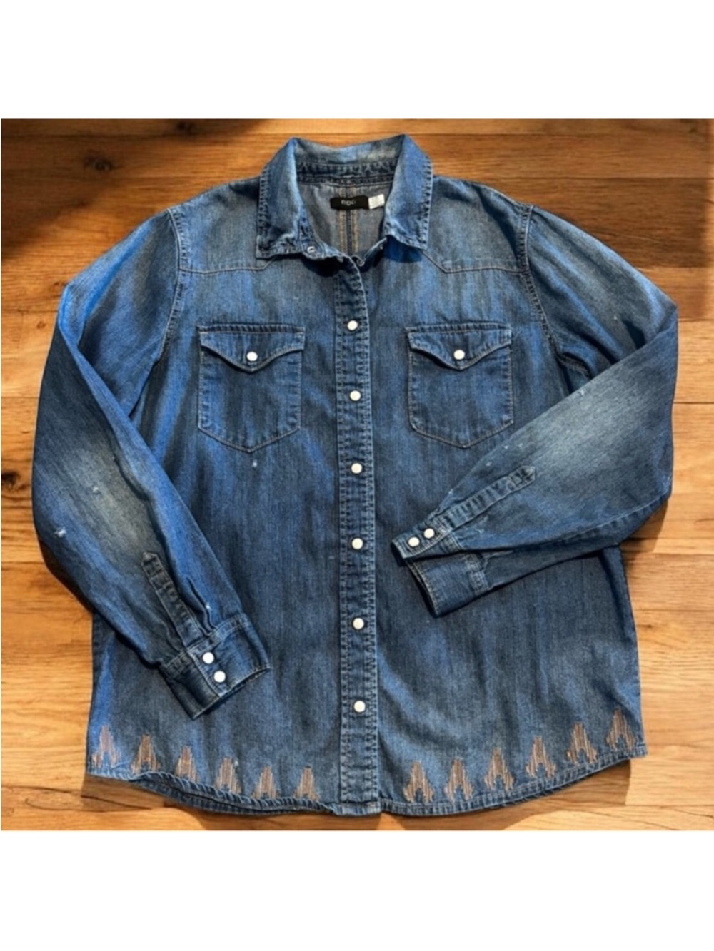 *Urban Outfitters BDG Women Denim Shirt Western Chic Pearl Snaps SW Stiching Lrg